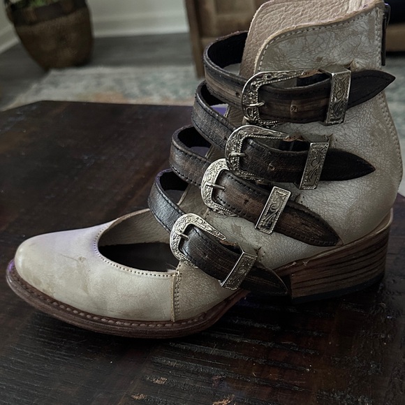 Freebird by Steven Women's Strappy Ankle Boots in Cream and Brown - Picture 8 of 11